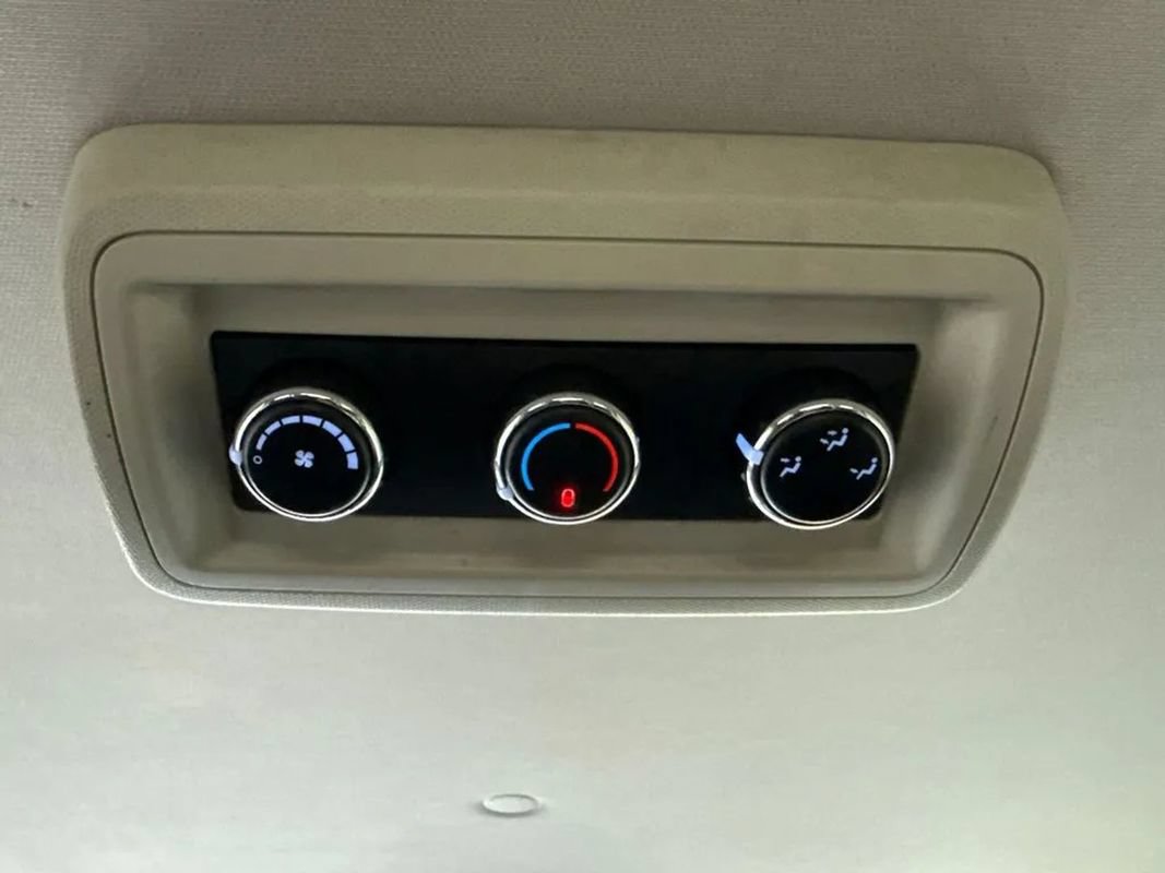 Used 2013 Dodge Grand Caravan SE FWD image 29