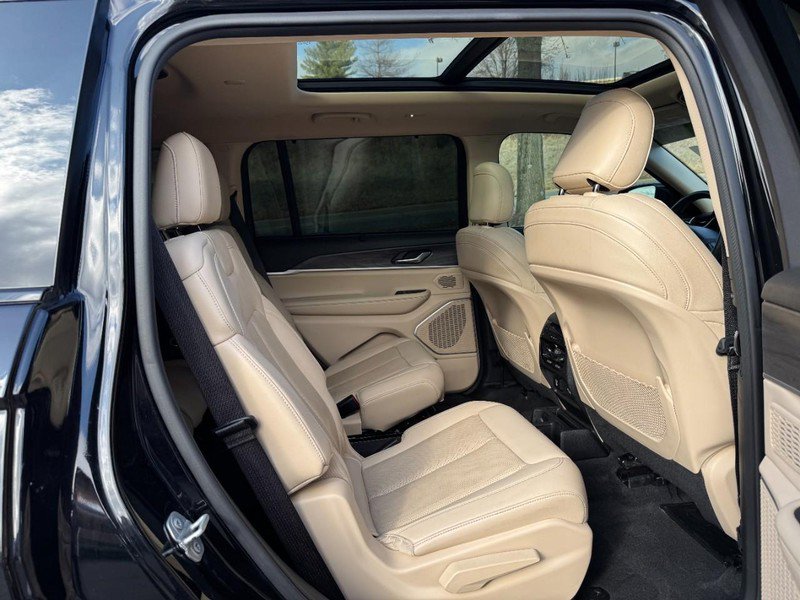 Used 2021 Jeep Grand Cherokee L Limited w/ Luxury Tech Group II image 10