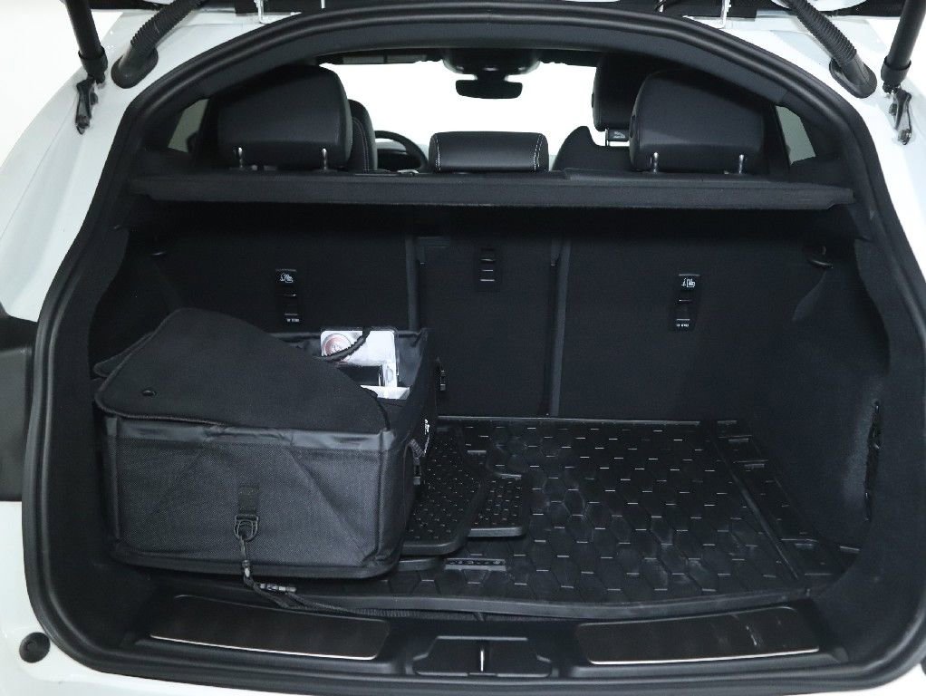 Certified 2024 Jaguar E-PACE R-Dynamic SE image 35