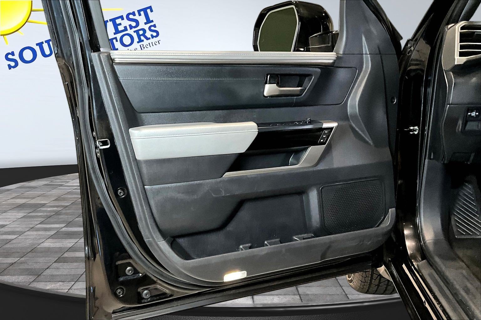 Used 2025 Toyota Tundra Limited AWD/4WD image 21