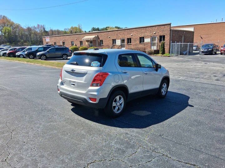 Used 2020 Chevrolet Trax LS w/ Tint and Cruise Package AWD/4WD image 5