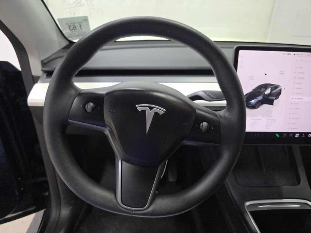 Used 2025 Tesla Model Y Long Range RWD image 6