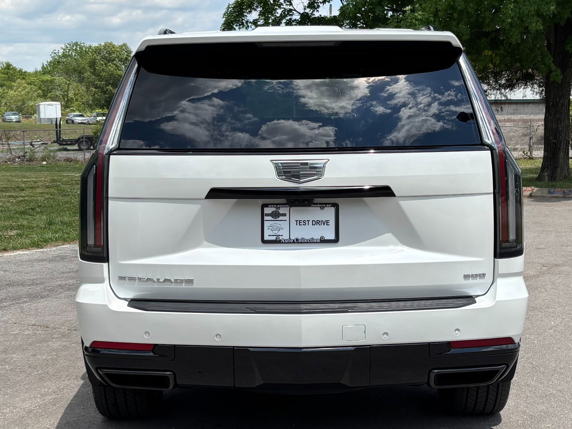 Used 2025 Cadillac Escalade Sport Platinum w/ LPO, ONYX Package AWD/4WD image 6