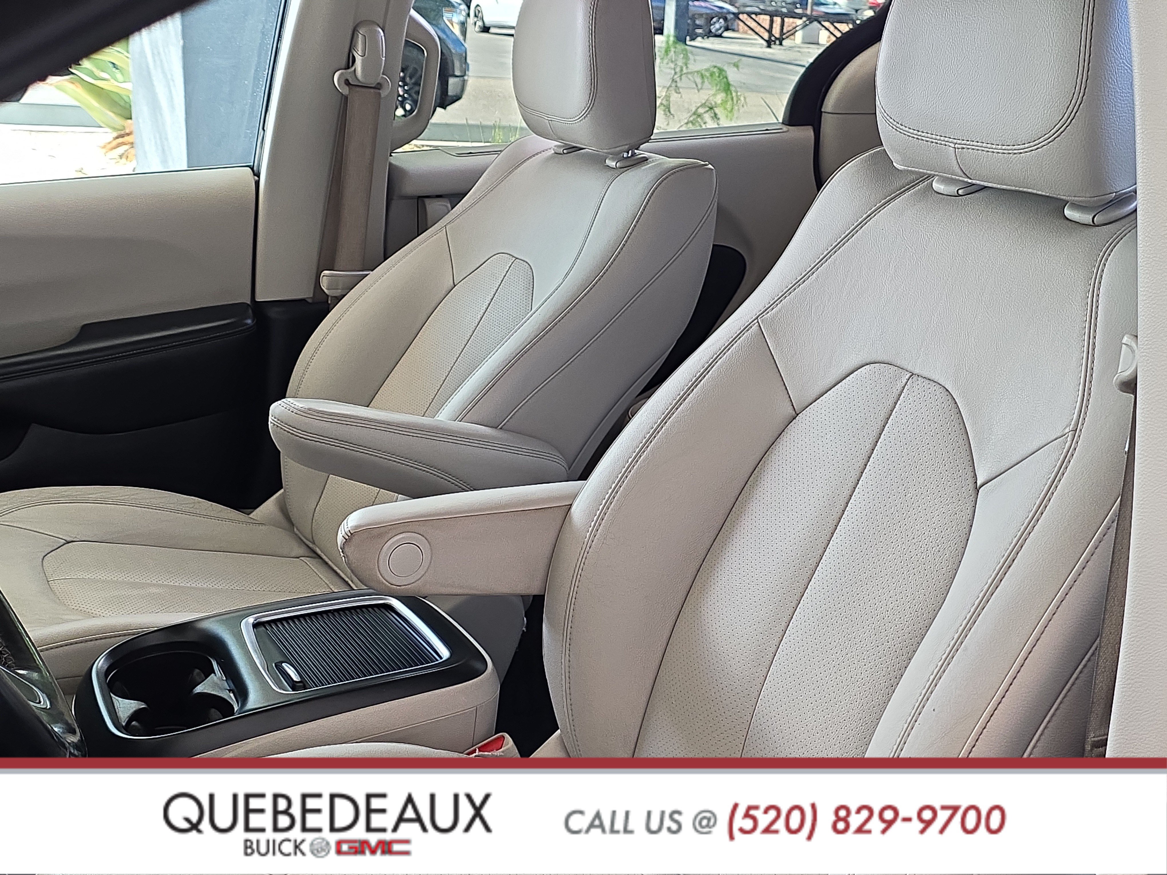 Used 2021 Chrysler Pacifica Touring-L FWD image 11