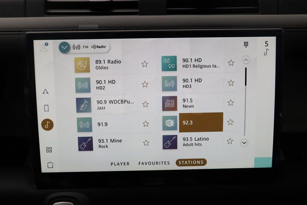 Used 2024 Land Rover Defender 110 SE image 11