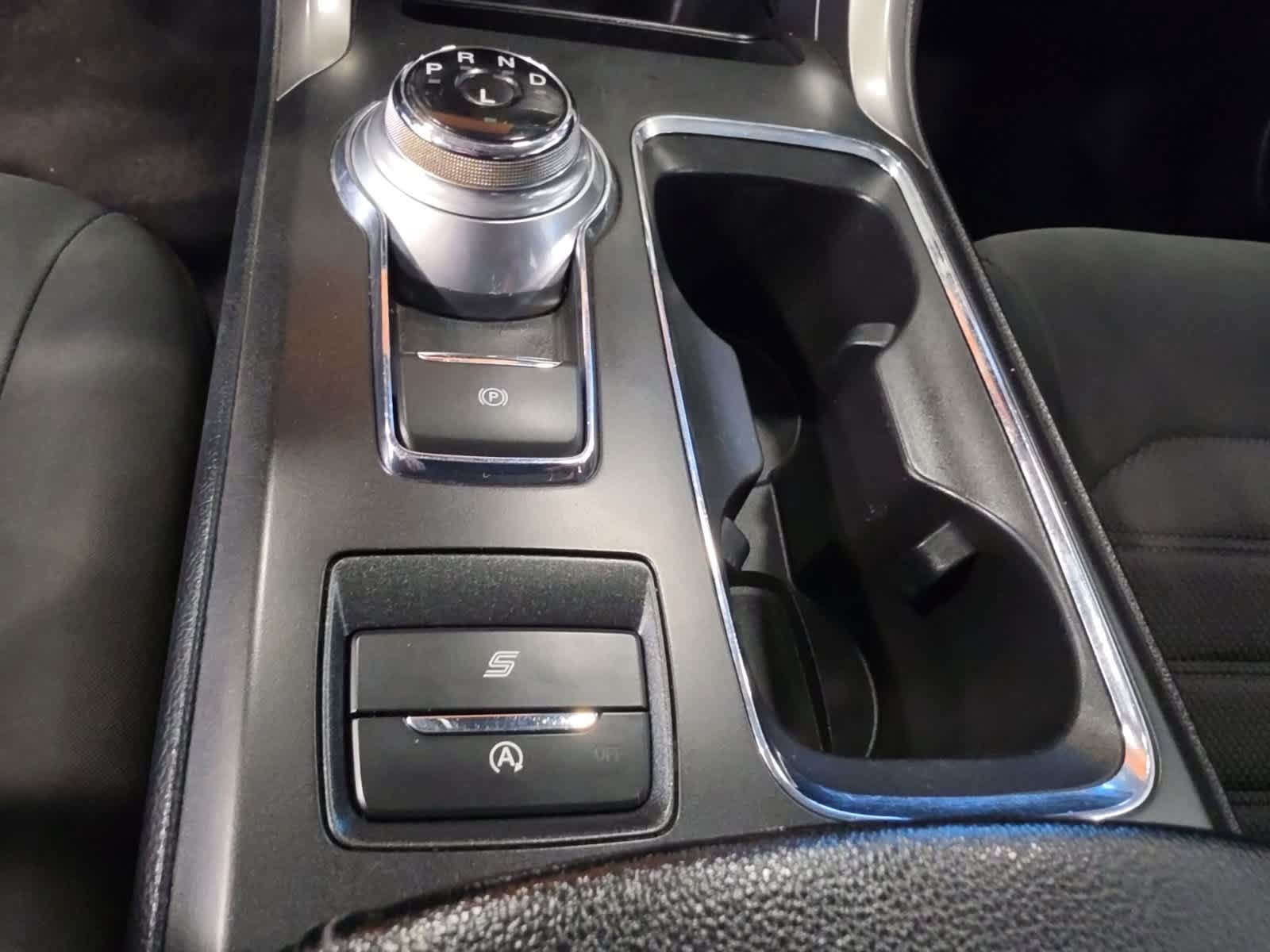 Used 2020 Ford Fusion SE FWD image 21