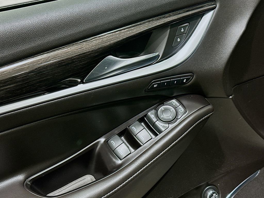 Used 2020 Buick Enclave Avenir w/ Avenir Technology Package FWD image 18