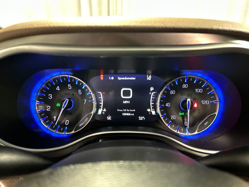 Used 2018 Chrysler Pacifica Limited w/ Tire & Wheel Group image 16