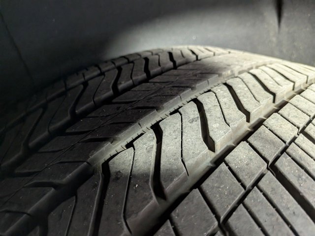 Used 2025 Cadillac Escalade V w/ LPO, ONYX Package image 45