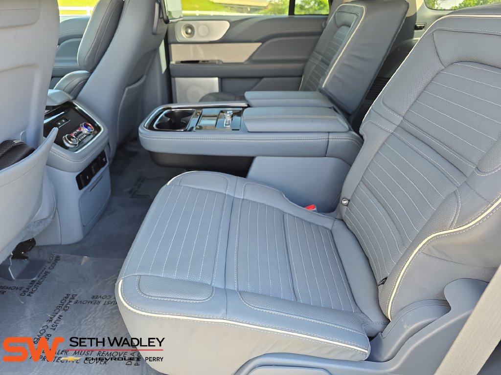 Used 2021 Lincoln Navigator Black Label w/ Cargo Convenience Package AWD/4WD image 15