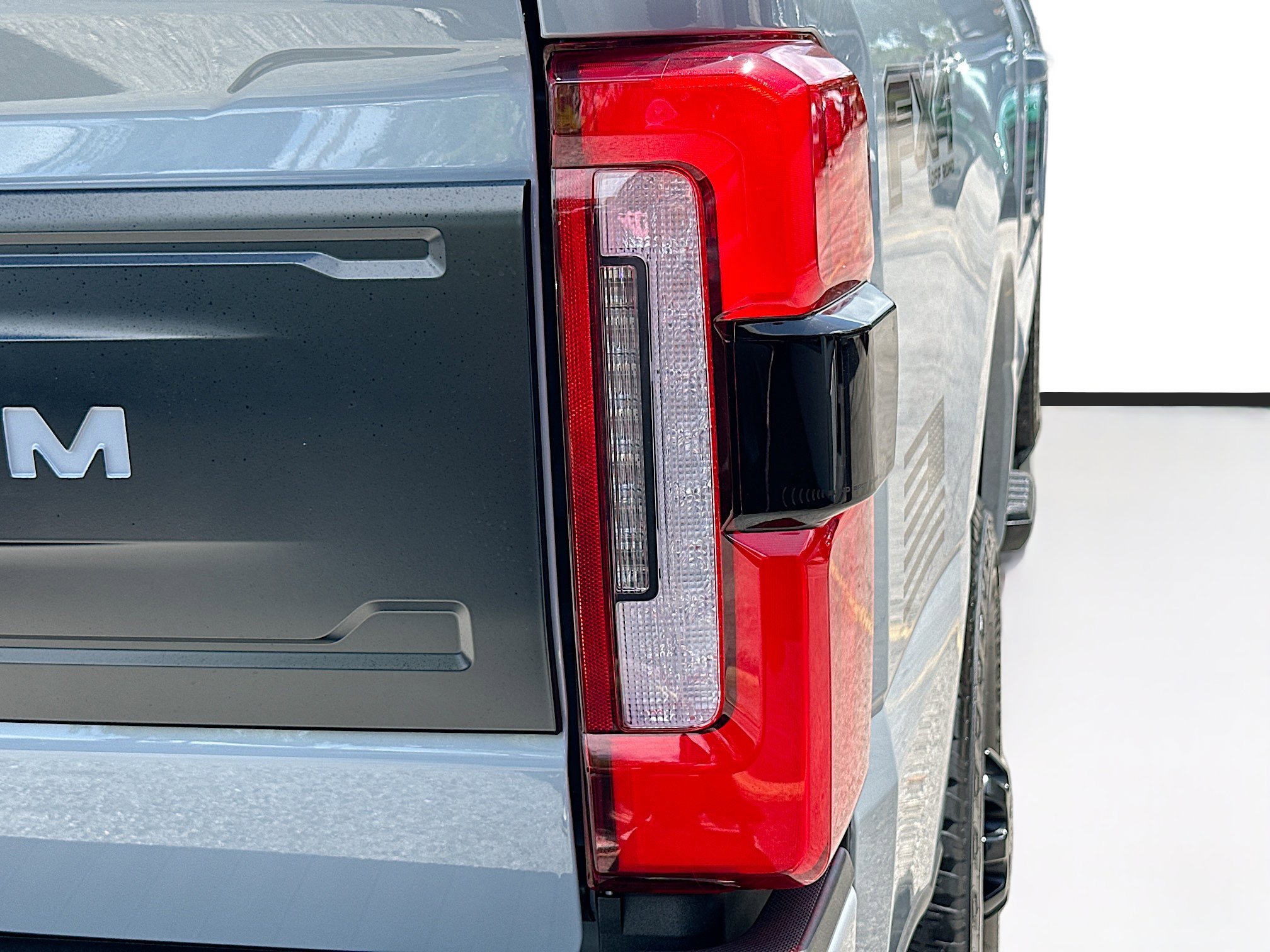 Used 2024 Ford F250 Platinum w/ FX4 Off-Road Package AWD/4WD image 33