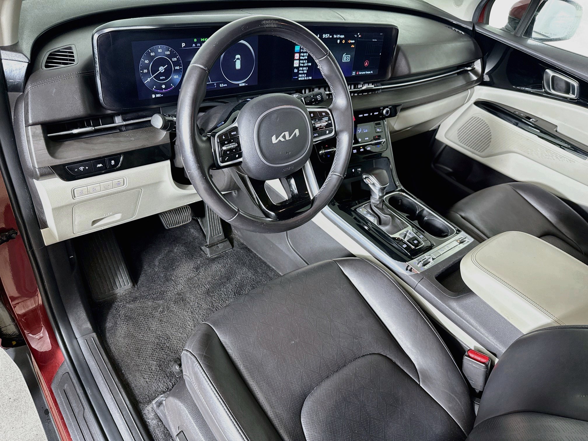 Used 2023 Kia Carnival SX FWD image 8