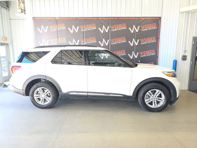 Used 2024 Ford Explorer XLT w/ Equipment Group 202A AWD/4WD image 3