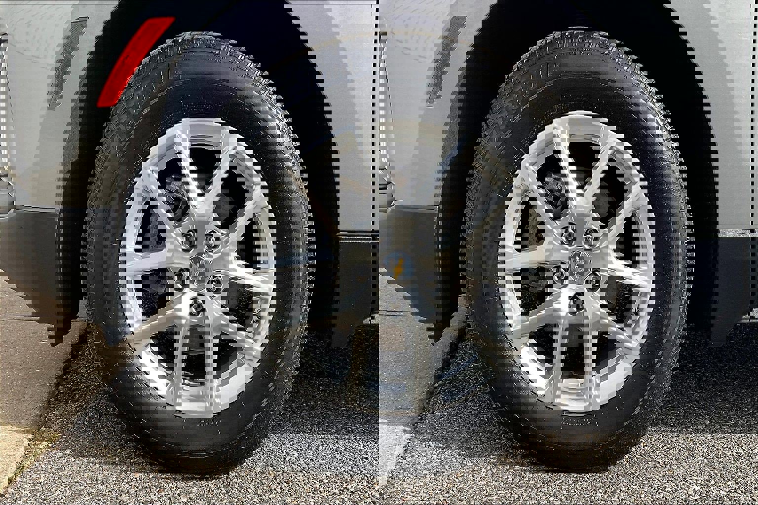 Used 2023 Chevrolet Equinox LT w/ Driver Convenience Package image 11