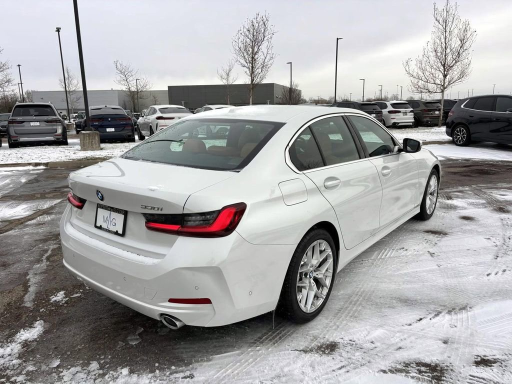 Used 2025 BMW 330i xDrive Sedan w/ Premium Package image 7