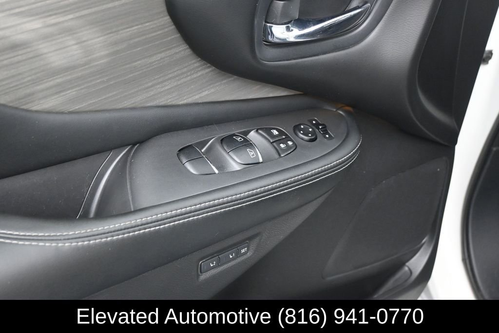 Used 2016 Nissan Murano Platinum w/ Cargo Package AWD/4WD image 16