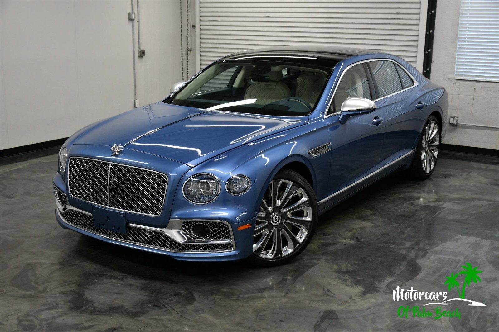 Used 2023 Bentley Flying Spur W12 image 2