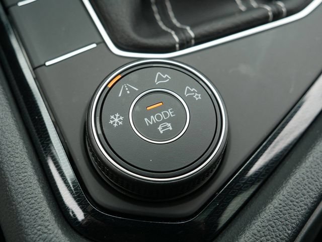 Certified 2025 Volkswagen Taos SE AWD/4WD image 33