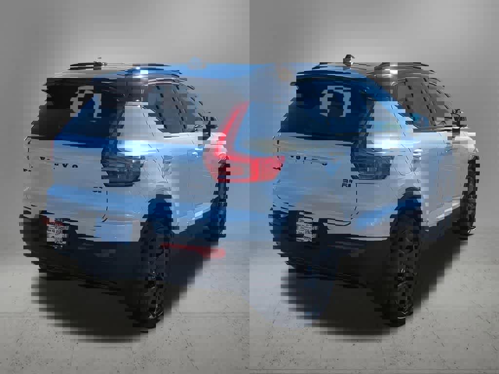 Used 2026 Volvo XC40 B5 Ultra w/ Climate Package image 6