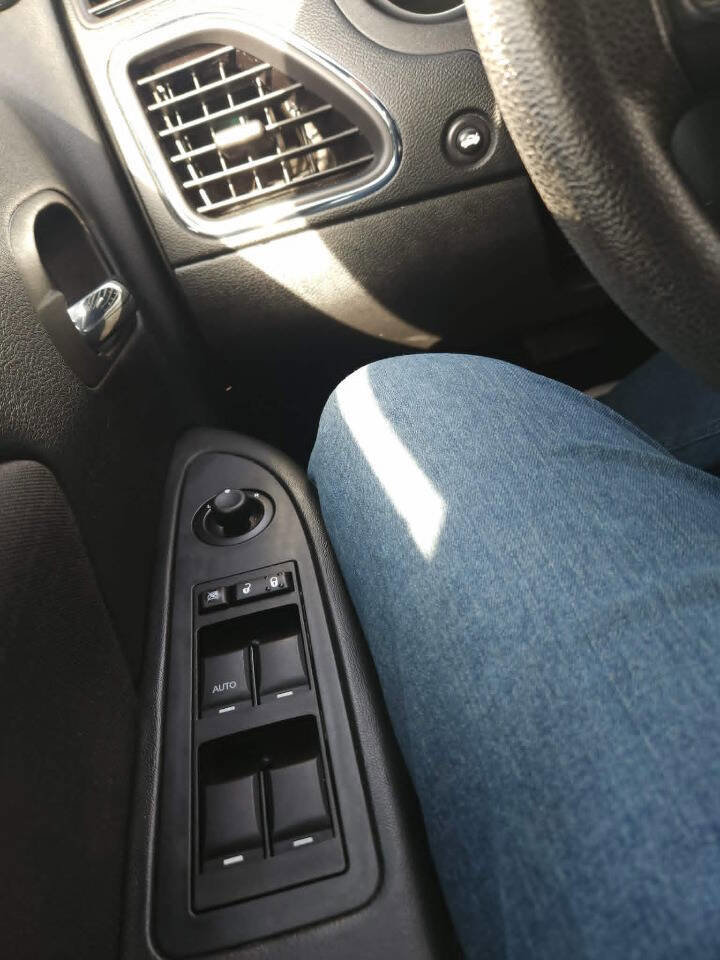 Used 2013 Chrysler 200 LX FWD image 20