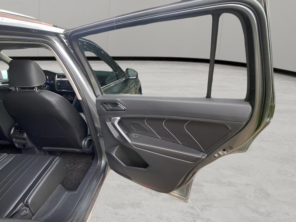 Used 2024 Volkswagen Tiguan SE FWD image 24