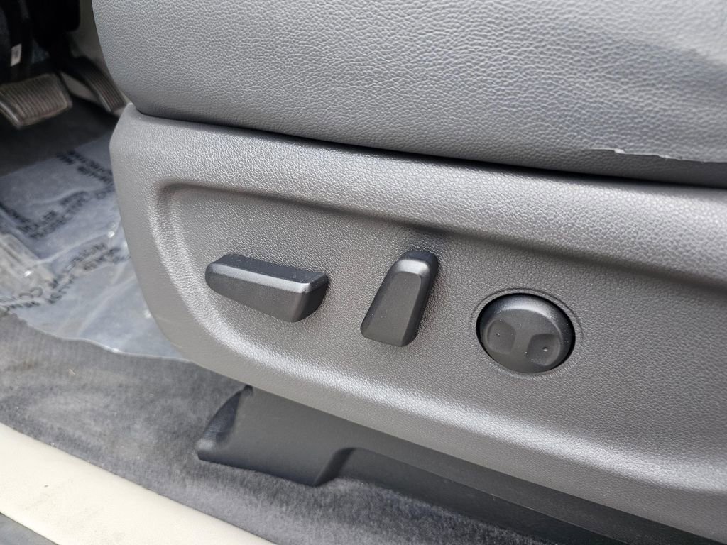 Used 2017 Kia Sedona LX w/ LX Essentials Premium Package FWD image 24
