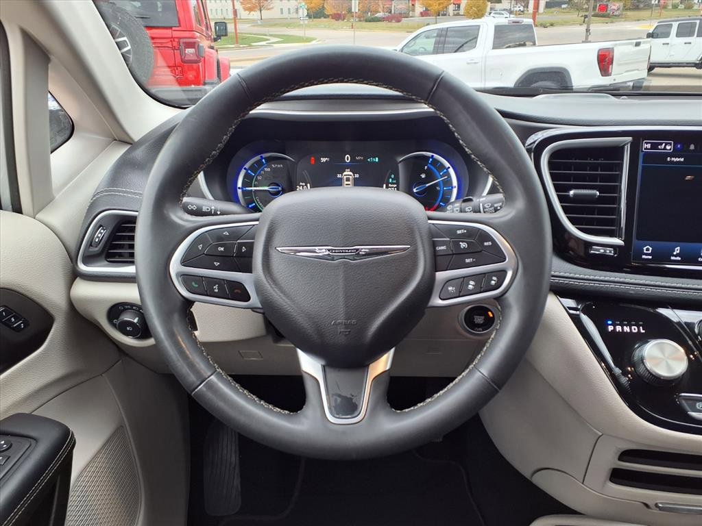 Used 2024 Chrysler Pacifica Select image 22
