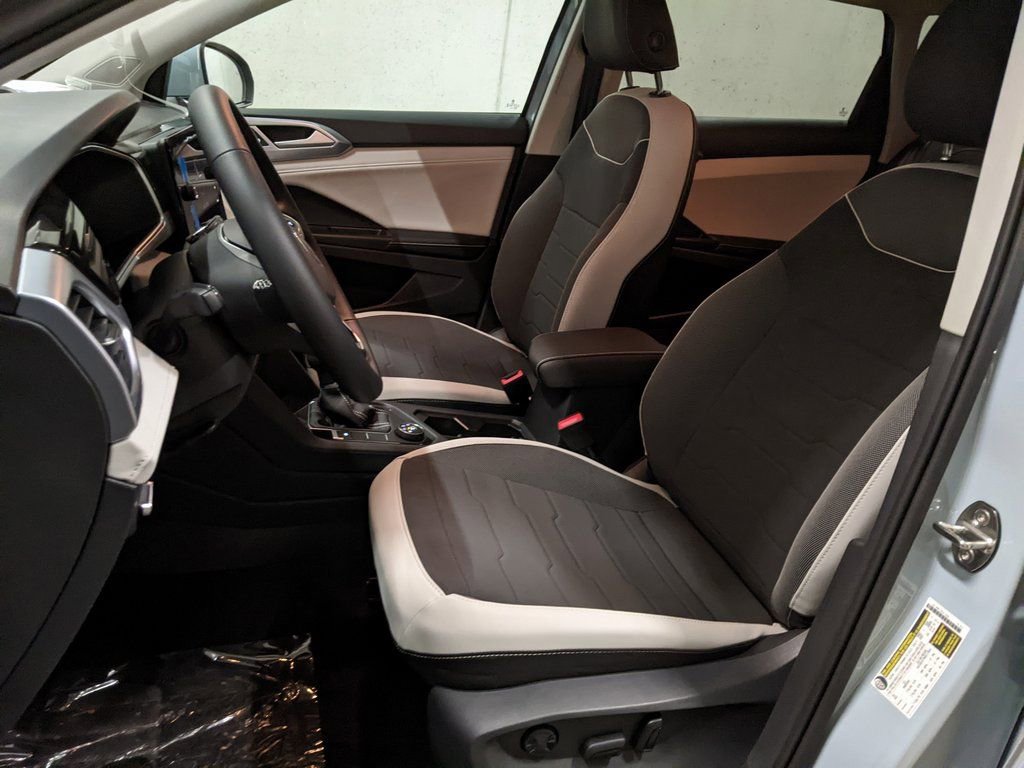 New 2026 Volkswagen Taos SE image 11