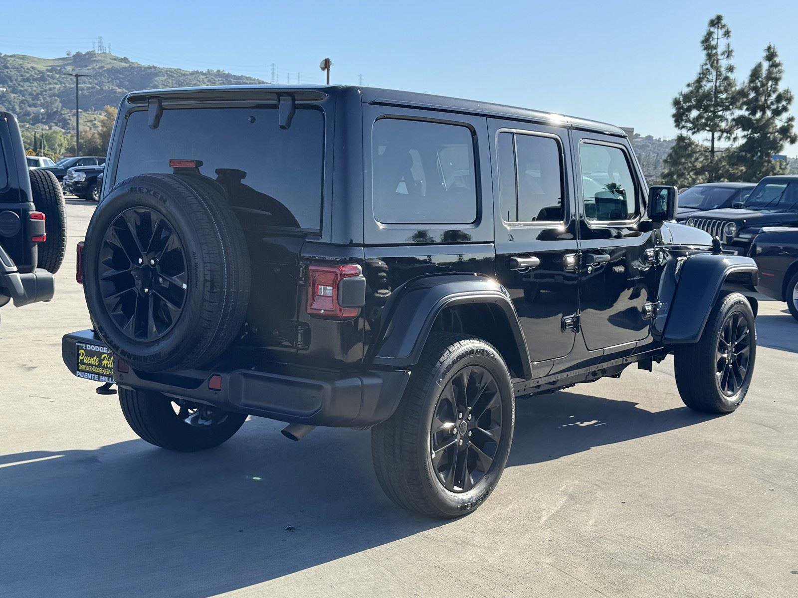 Certified 2025 Jeep Wrangler Sahara w/ Safety Group AWD/4WD image 6