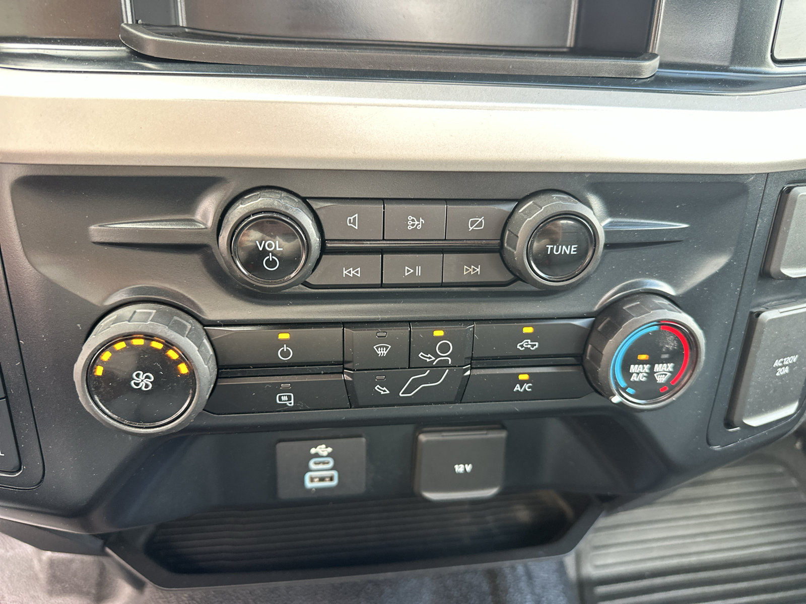 Used 2023 Ford F250 XL w/ 360-Degree Camera Package AWD/4WD image 23