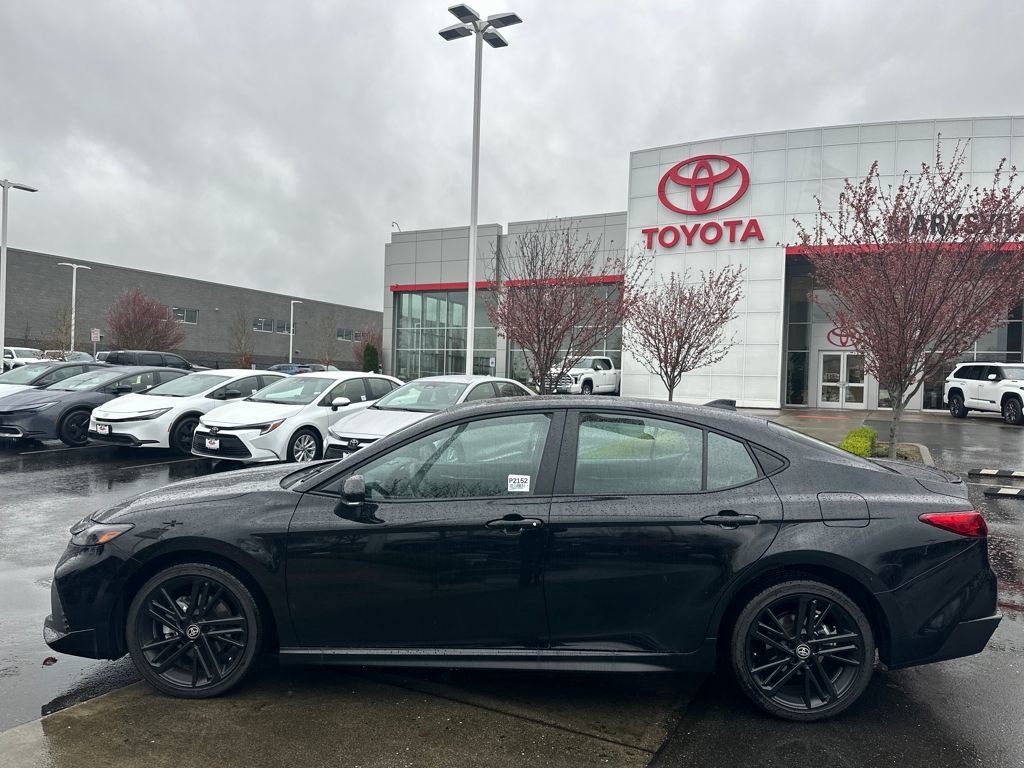 Used 2026 Toyota Camry Hybrid image 2