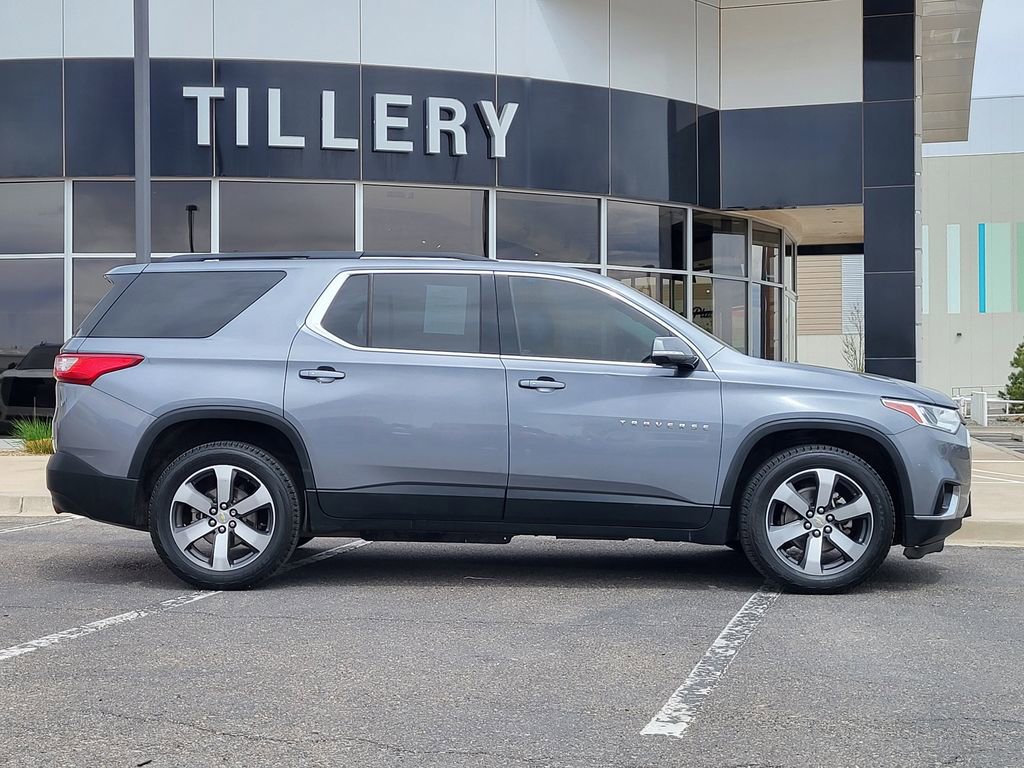 Used 2020 Chevrolet Traverse LT w/ LT Premium Package AWD/4WD image 1