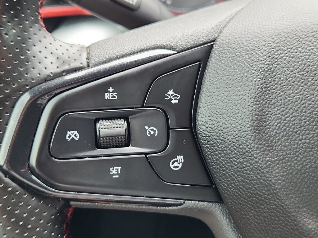 Used 2024 Chevrolet Trax RS FWD image 17
