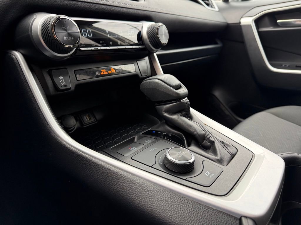 Certified 2025 Toyota RAV4 XLE image 28