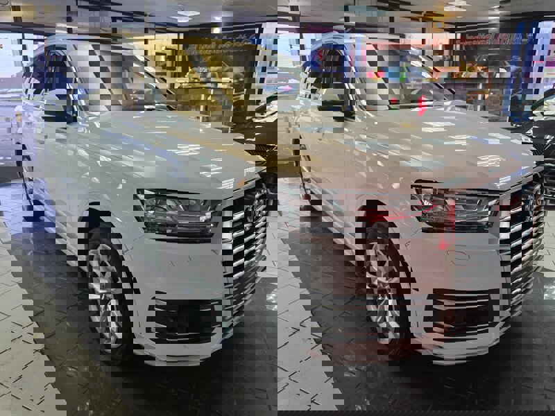 Used 2017 Audi Q7 3.0T Premium Plus w/ Premium Plus Package image 4