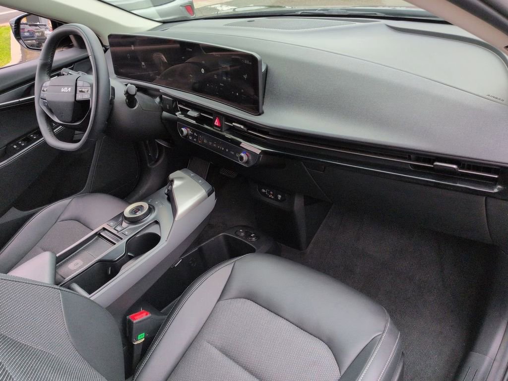 Certified 2025 Kia EV6 Light RWD image 30