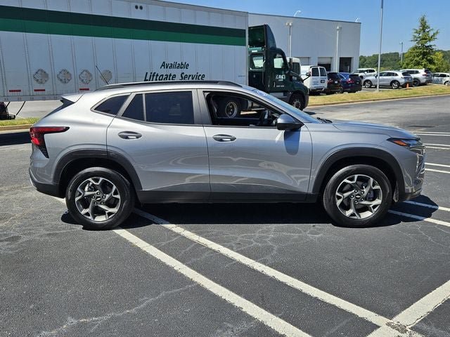 Used 2026 Chevrolet Trax LT FWD image 9