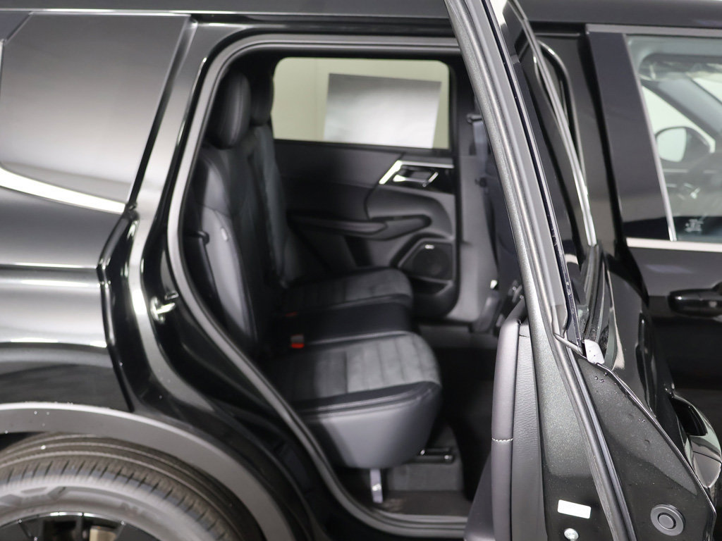 New 2026 Mitsubishi Outlander LE AWD/4WD image 31