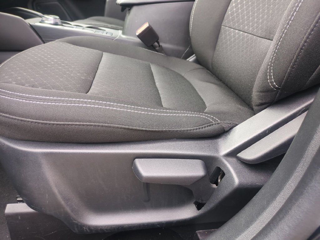 Used 2025 Ford Escape Active AWD/4WD image 14