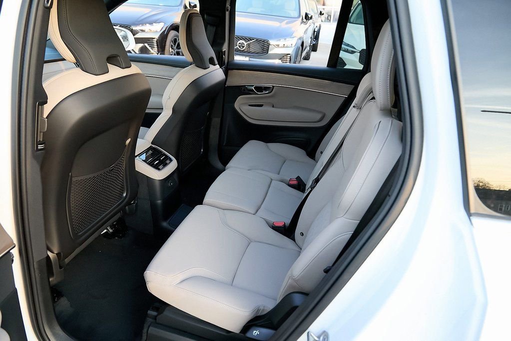 New 2026 Volvo XC90 T8 Plus w/ Protection Package Premier image 19