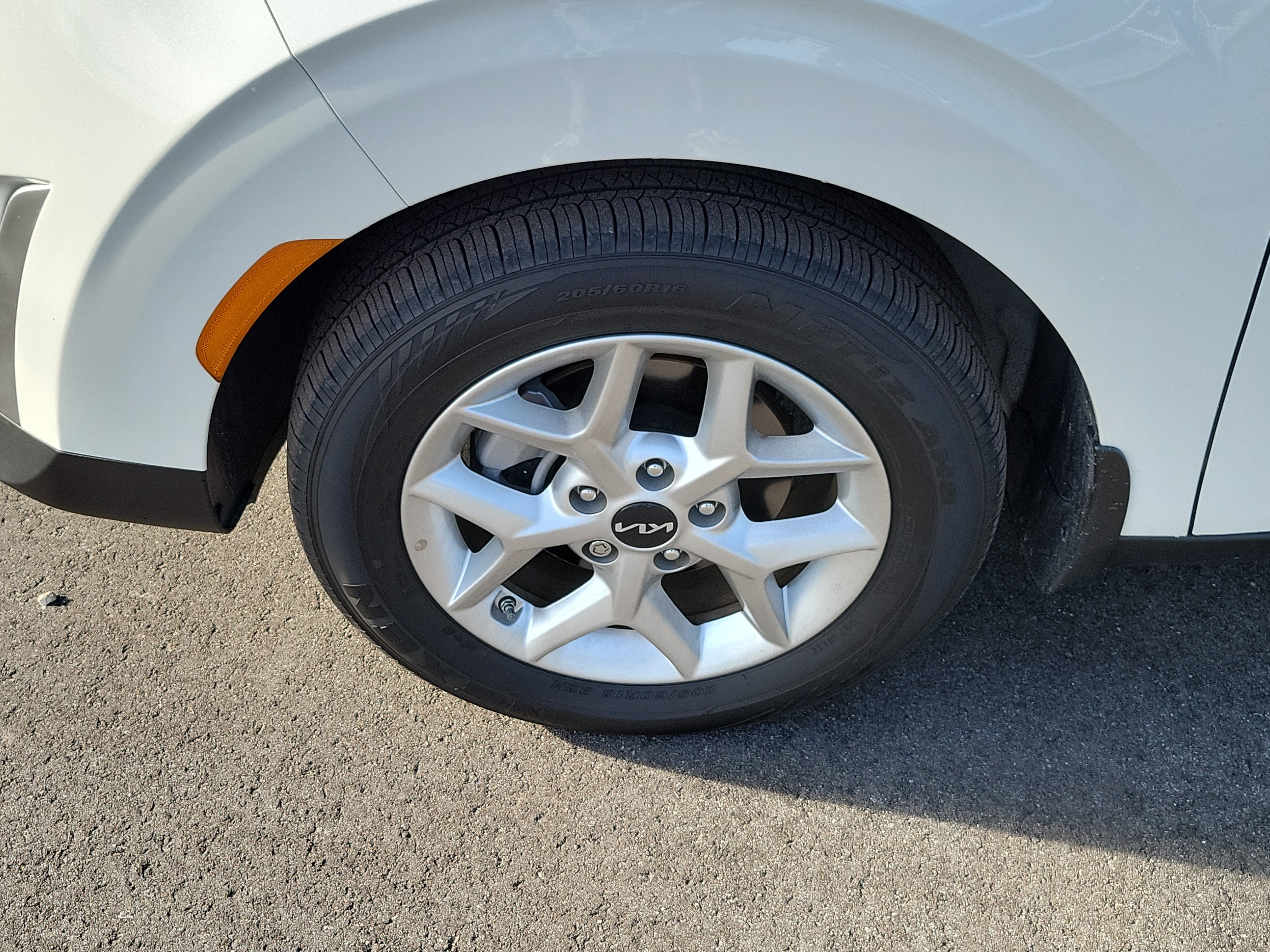 Certified 2025 Kia Soul S FWD image 33