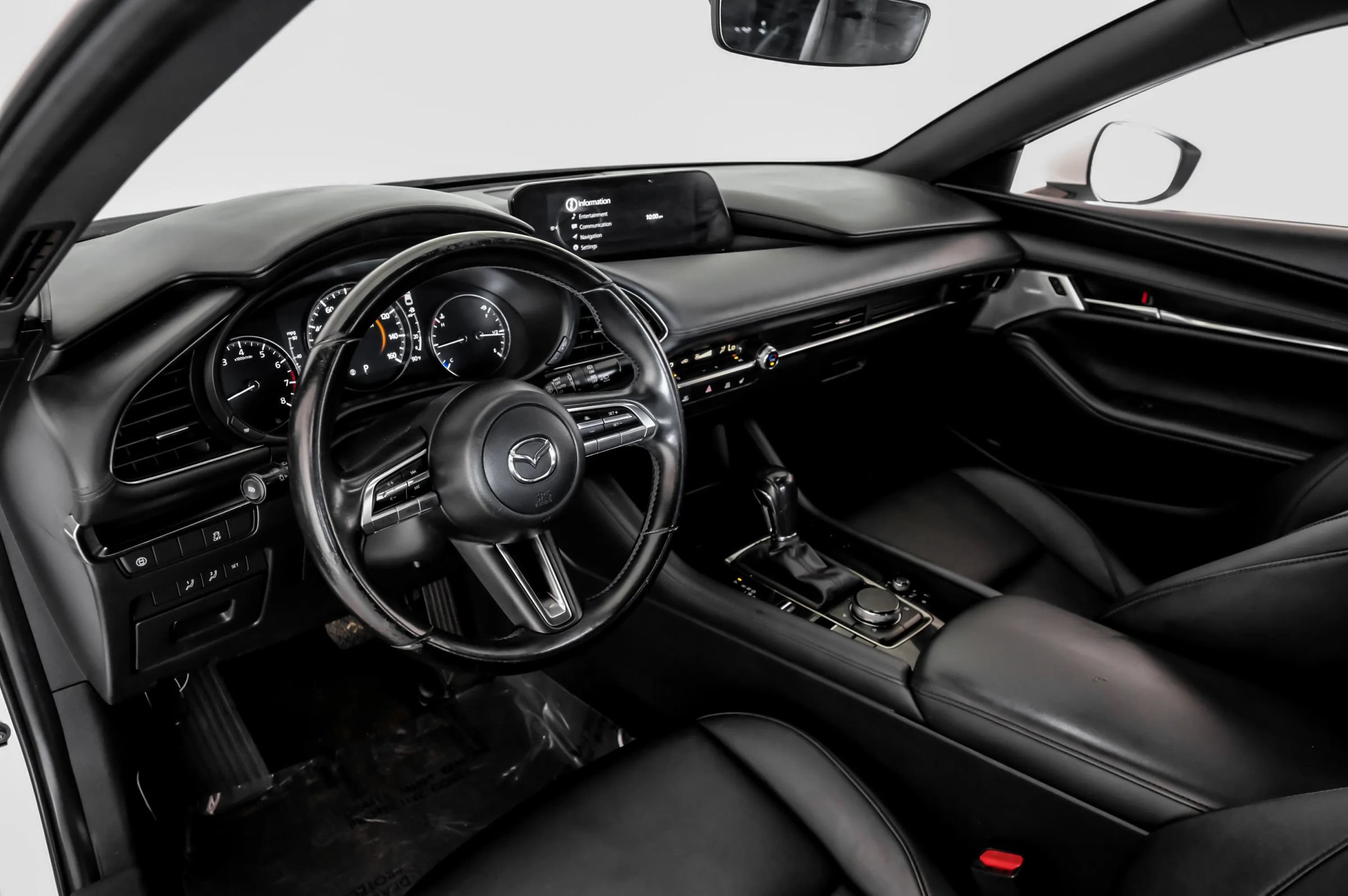 Used 2019 MAZDA MAZDA3 Hatchback w/ Preferred Package FWD image 2