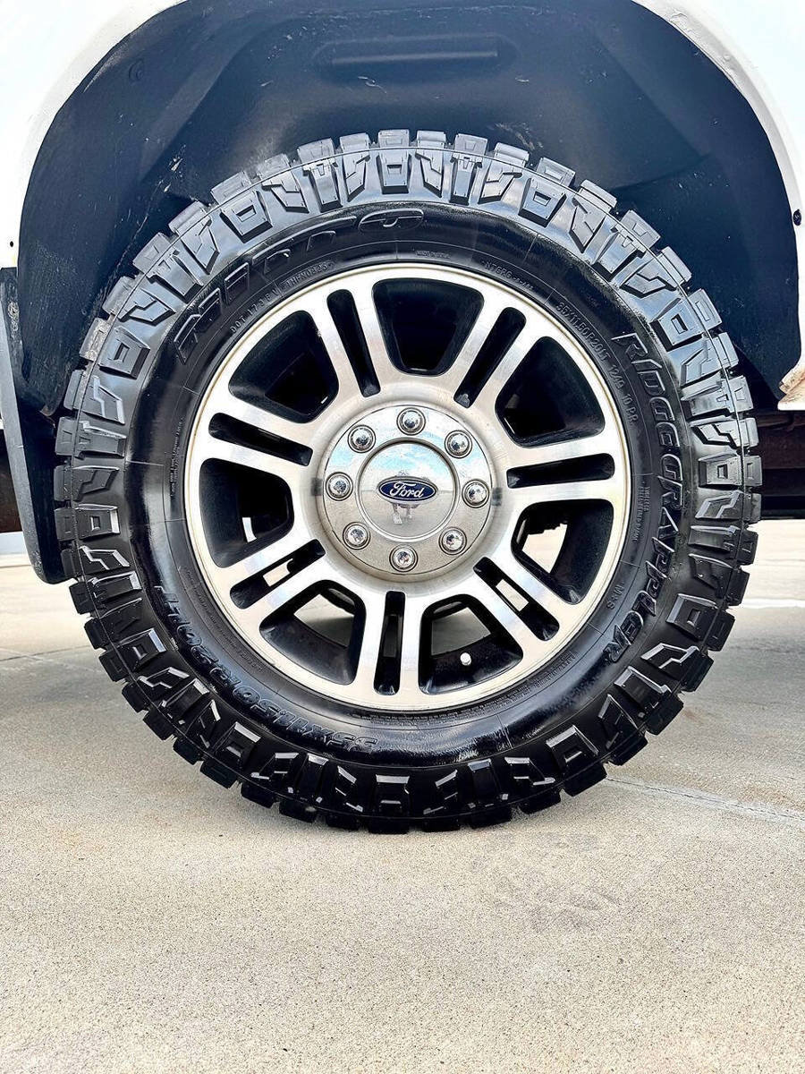 Used 2016 Ford F250 Platinum w/ Platinum Package AWD/4WD image 21
