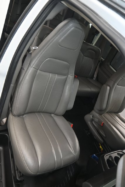 Used 2022 Chevrolet Express 2500 LS w/ Driver Convenience Package RWD image 13