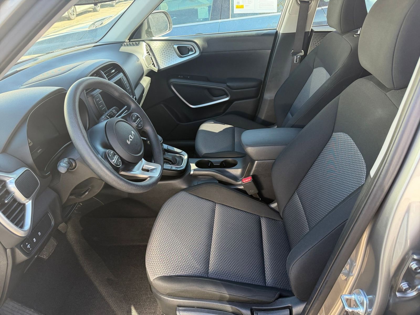 Used 2025 Kia Soul LX w/ LX Technology Package image 34