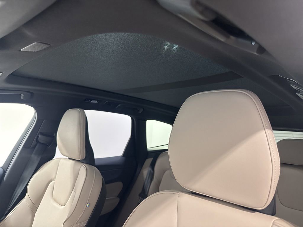 Used 2026 Volvo XC60 B5 Plus w/ Climate Package AWD/4WD image 16