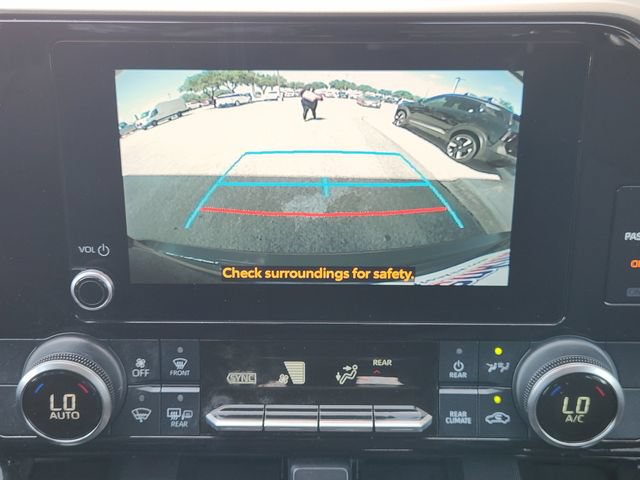 Used 2024 Toyota Highlander LE AWD/4WD image 13
