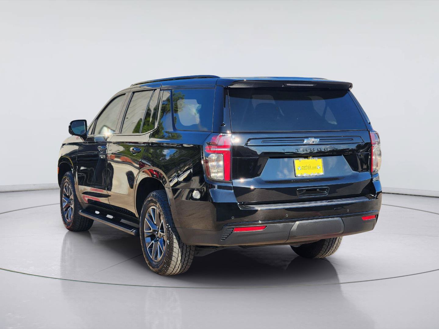Used 2024 Chevrolet Tahoe Z71 w/ Luxury Package AWD/4WD image 7