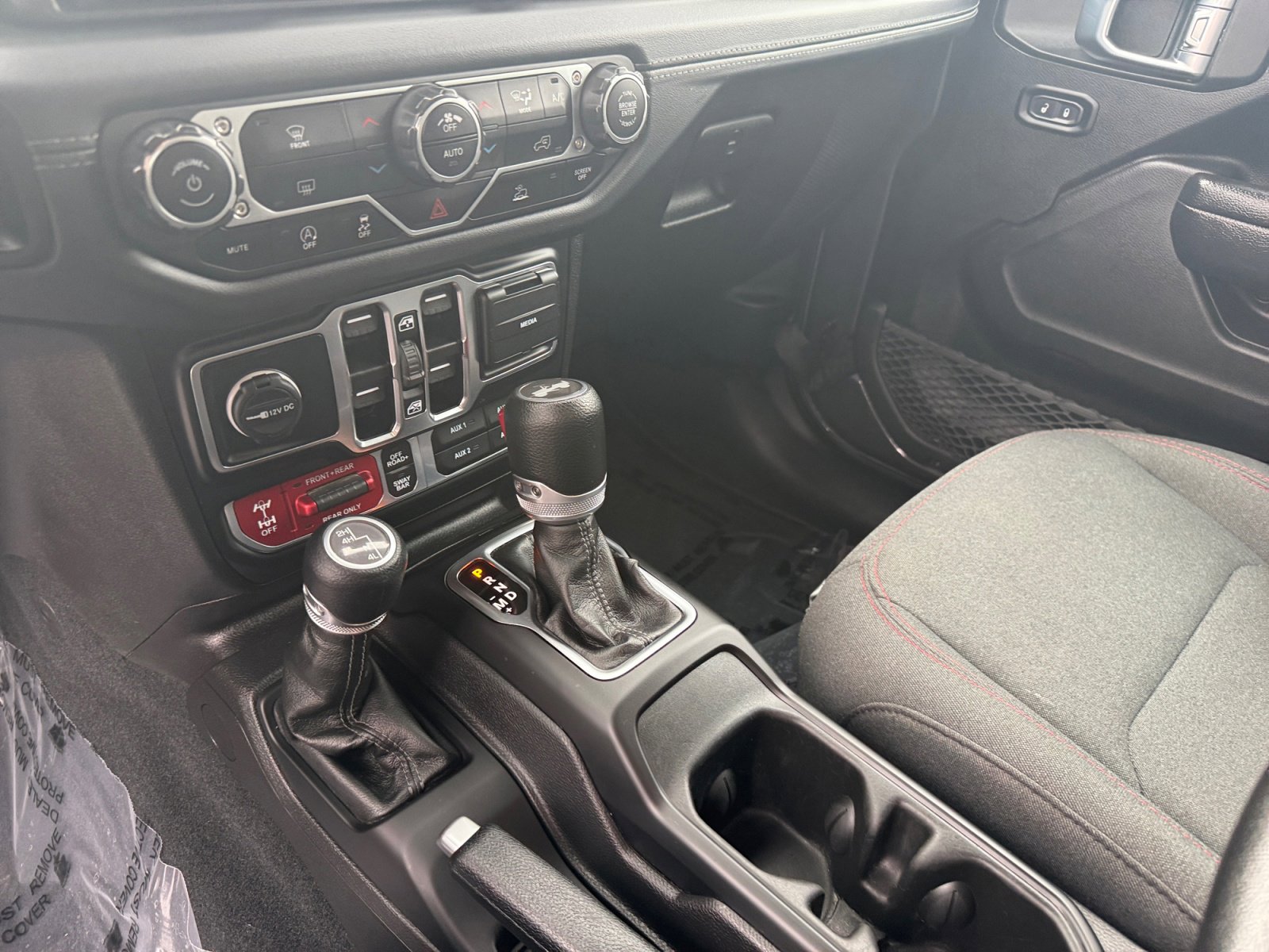 Used 2024 Jeep Wrangler Unlimited Rubicon image 13