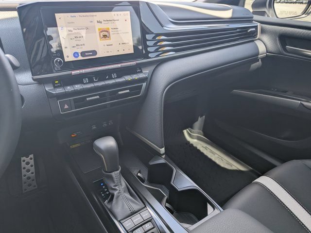 Used 2026 Toyota Camry SE FWD image 24